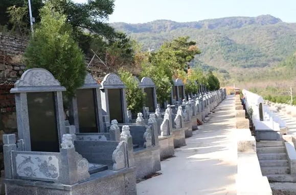 选墓地日子有什么讲究？