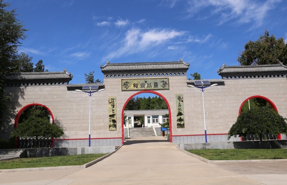 龙泉公墓环境好吗？